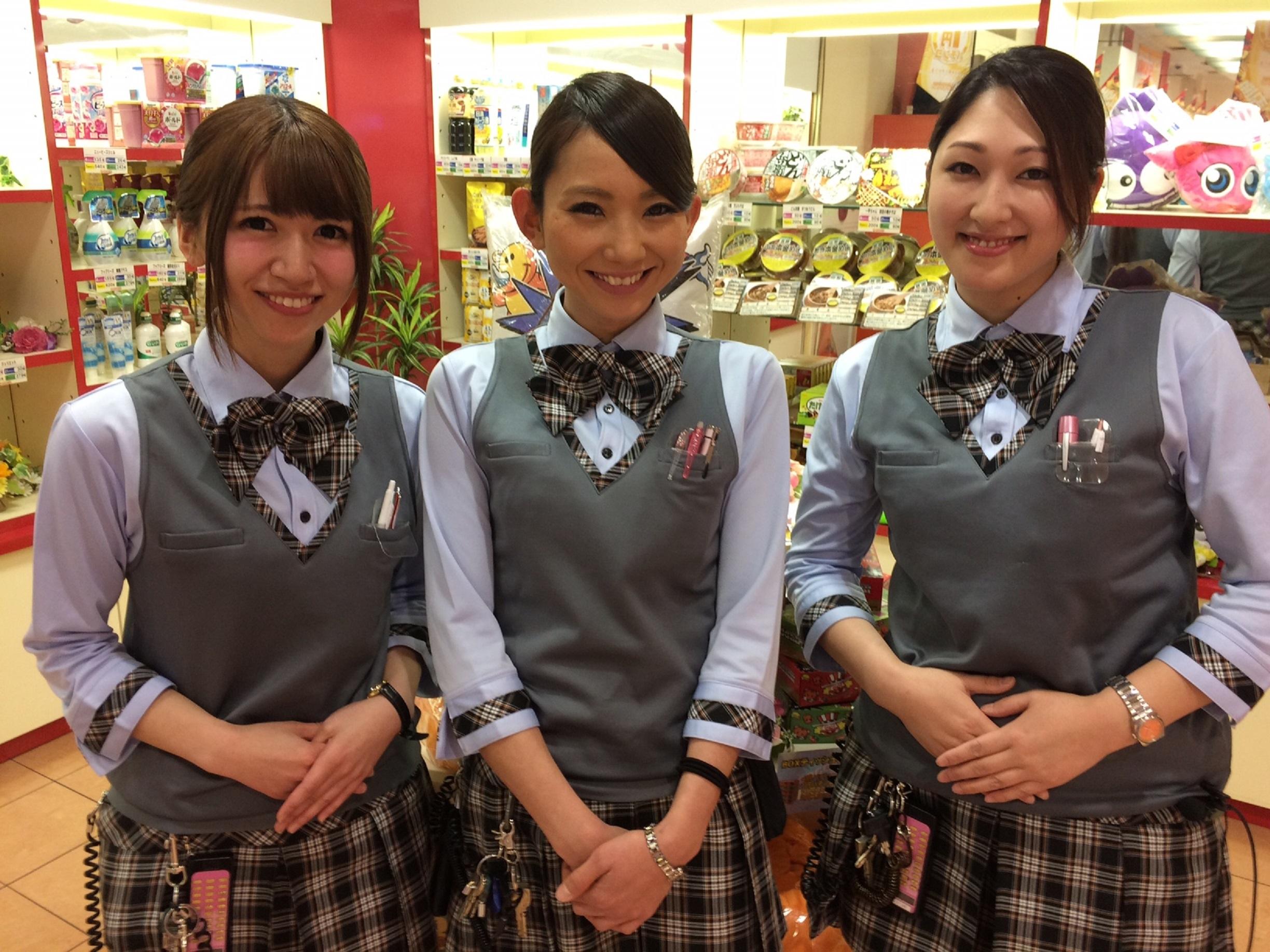 マルハン ダイナム 大手パチンコ店の女性制服をまとめてみた パチンコバイトをしよう